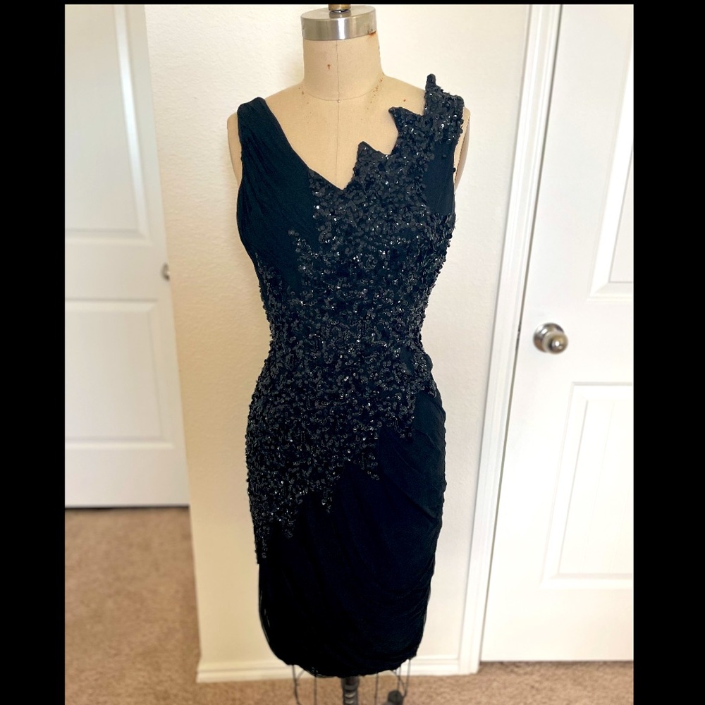 Black Mid-length Sleeveless Dress